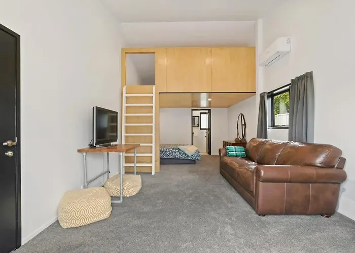 Sundrenched 70's Holiday home