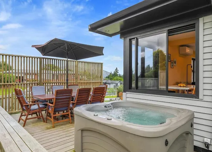 Sundrenched 70's Holiday home